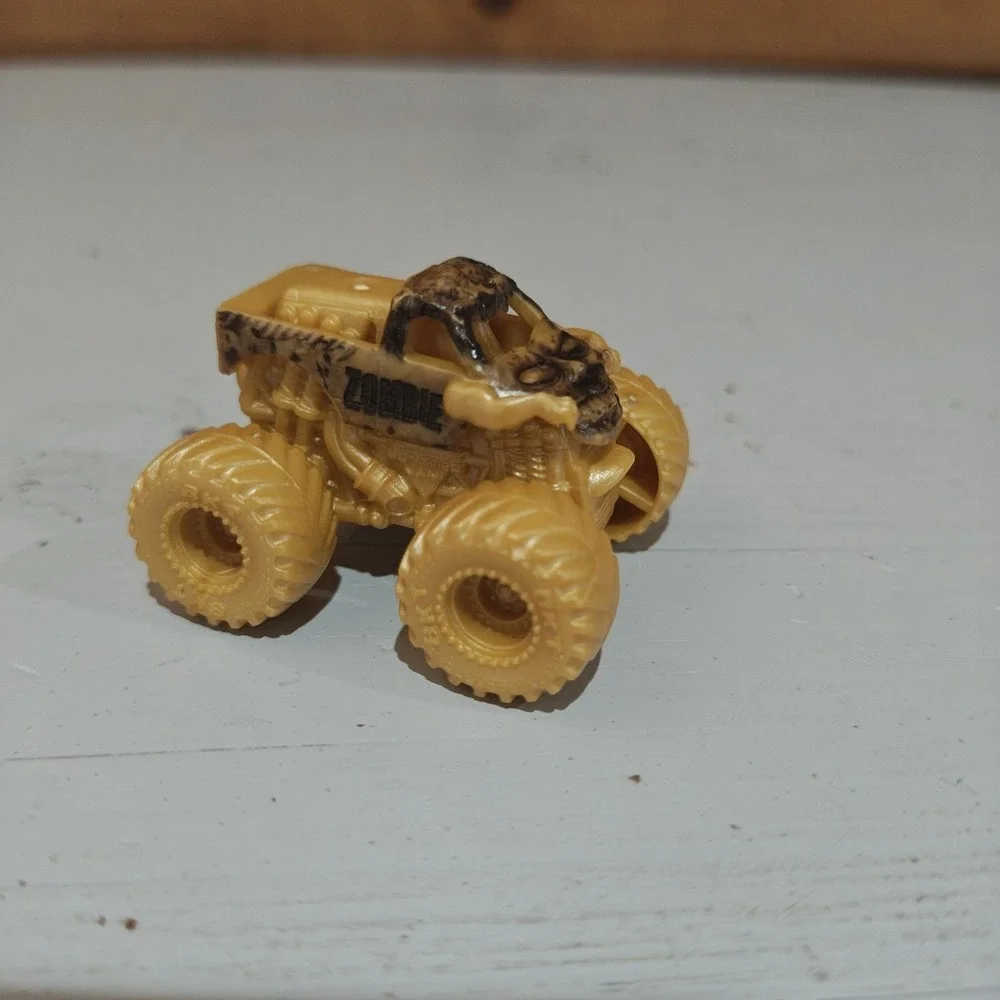 Monster Jam Mini Zombie Gold Chase Truck HTF Very Rare 1/87 Series 5